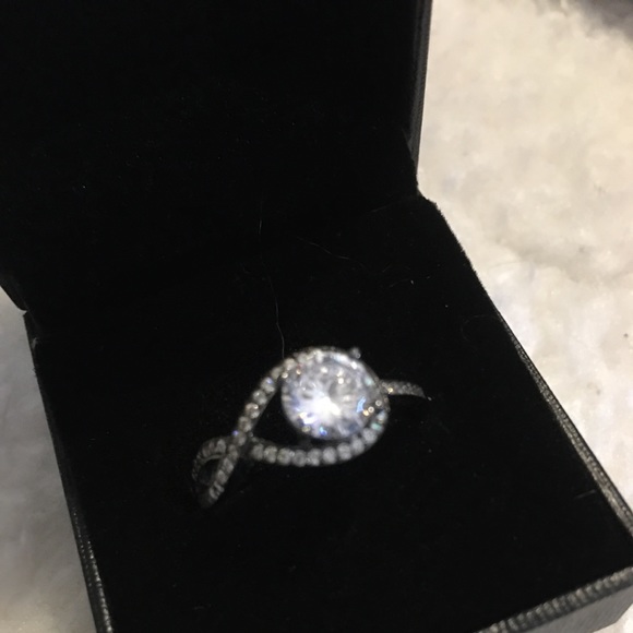 Nine Rings in great condition, some never worn - Picture 7 of 10